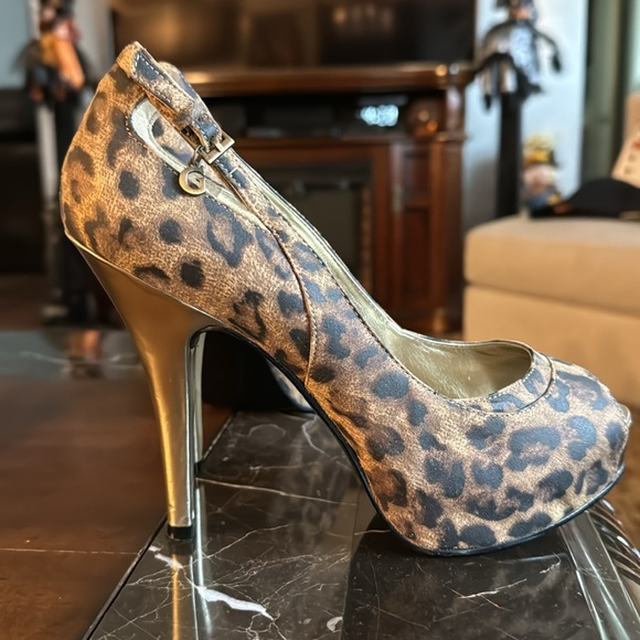 Open toe shoe by Guess - Picture 5 of 7